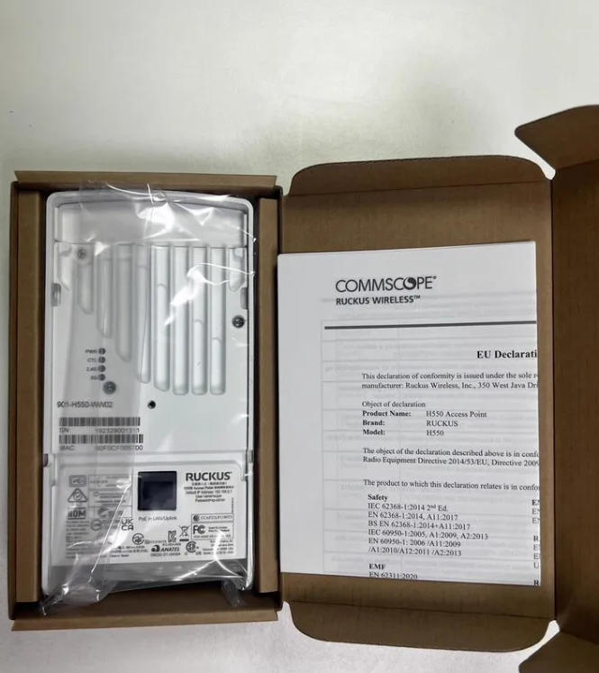 YSU523YIzaNH Точка доступа Ruckus H550 Wi-Fi 6 Indoor с коммутатором (901-H550-WW00) — изображение 1